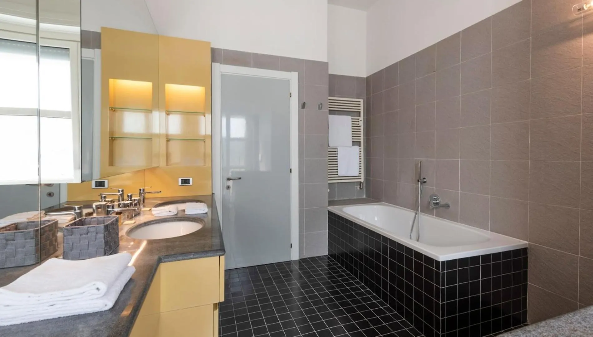 Apartment Trilocale Corso Plebisciti - Dateo Milan Italy